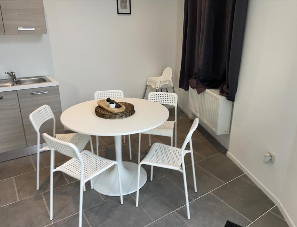 Apartament Station 171 Bruxelles-Charleroi-Airport Zewnętrze zdjęcie